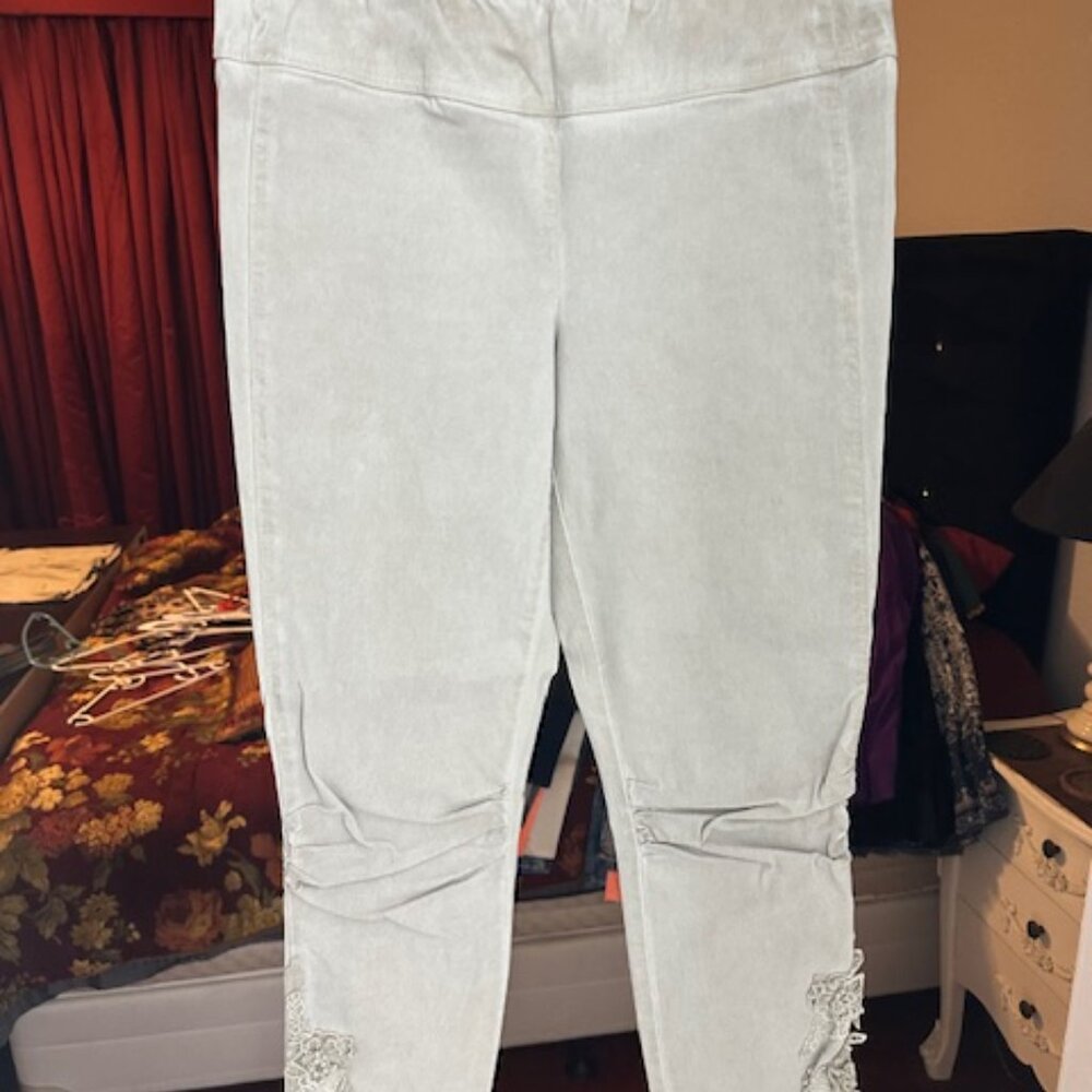 Pants - Picture 9 of 10